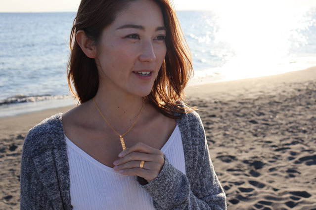マイレリングを着用する女性