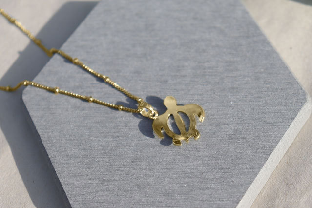 ホヌネックレス